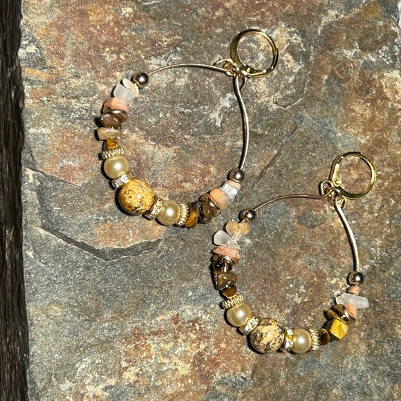 Earrings - Picture 13 of 16